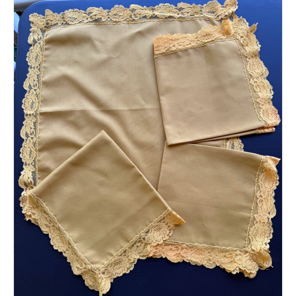 Vintage Cloth Napkins with Floral Lace Trim Set of 4 16x16 Square